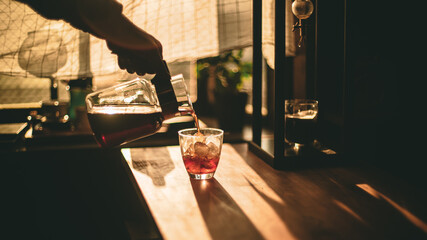 夕暮れの時間、アイスコーヒーでホッと一息