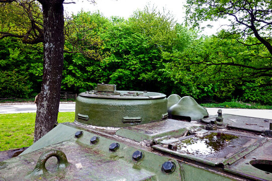 Tank tower SU-100, entrance to the tank