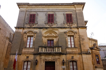 Fototapeta na wymiar Facade of a historic building in Malta