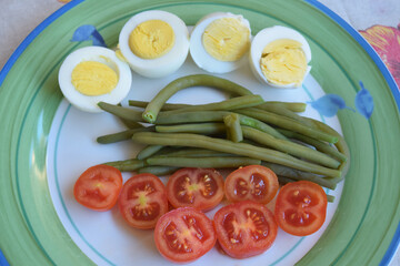 tomatoes, green beans and hard-boiled eggs
