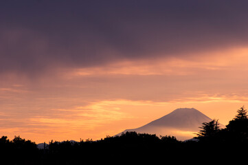 夕暮れの富士山
