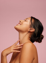 Happy young woman with healthy skin - obrazy, fototapety, plakaty