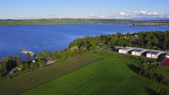 Landschaft bei Die&szlig;en am Ammersee, Bayern, Deutschland