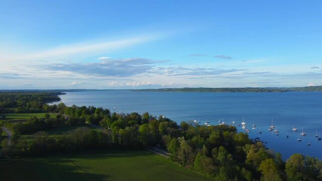 Landschaft bei Die&szlig;en am Ammersee, Bayern, Deutschland