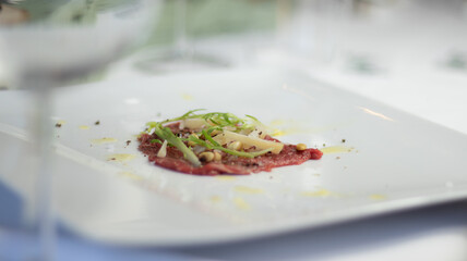 Carpaccio mit Parmesan und Tr&uuml;ffel&ouml;l