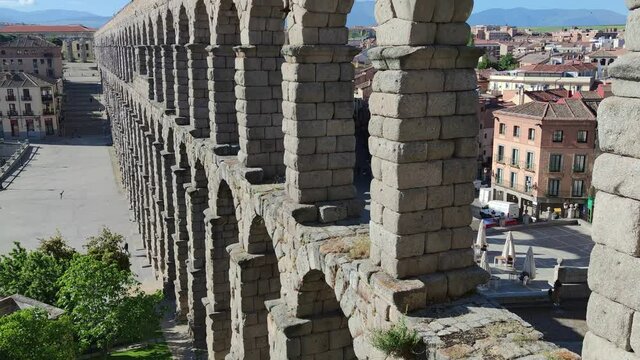 Acueducto romano de Segovia, España, con más de dos mil años de antigüedad 