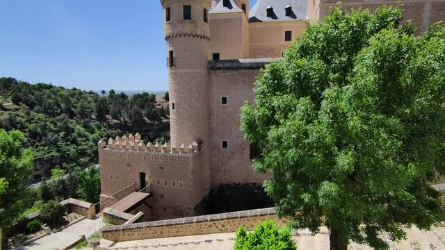 Vista del majestuoso real alc&aacute;zar de Segovia, Espa&ntilde;a