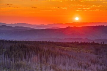 Widok na wschód słońca ze schodów na Gęsią Szyję o wschodzie słońca