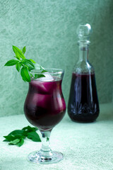 glass of water with mint