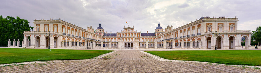 Fototapeta na wymiar Great panoramic view of the main façade of the Aranjuez palace on a cloudy day at dawn. Madrid.