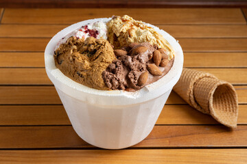 un kilo de helado de chocolate