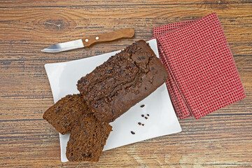 cake au chocolat sur une table