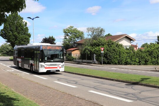 Bus de transports en commun des TCL, Transports en Commun Lyonnais, ville de Corbas, departement du Rhone, France