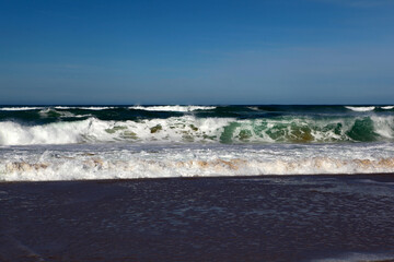 Large waves breaking on the beach