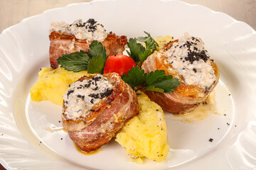 Baked pork medallions in bacon