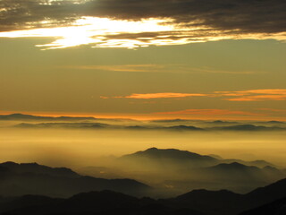 Atardecer entre  montañas, Altos del Lircay, Maule, Chile. Cordillera de los Andes