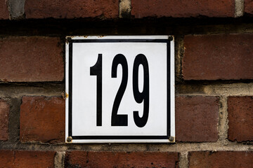 Hausnummer 129