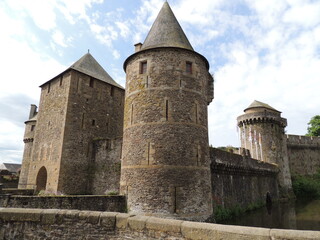 Fototapeta na wymiar Fougeres, Francia. Con un bonito casco medieval.