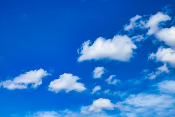 Naklejka na ściany i meble Wallpaper clear blue sky with white clouds
