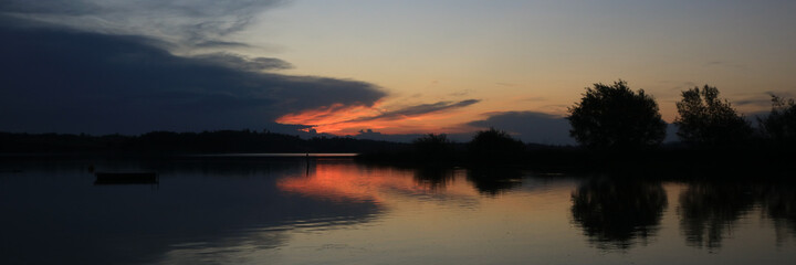Fototapeta na wymiar Beautiful calm summer evening at the shore of Lake Pfaeffikon.