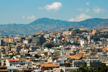 Fototapeta na wymiar view of the city, coastal city, colorful buildings, mountains