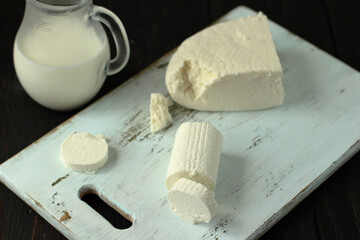 Cheeses containing probiotics are either aged or made from raw unpasteurized milk.