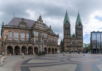 Fototapeta na wymiar view of the historic market square in the old city center of Bremen with the city hall building and the cathedral