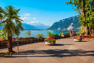 Montreux town on Lake Geneva - obrazy, fototapety, plakaty