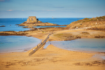 Scenic view of Bon-Secours beach and path to Grand Be island with tomb of Chateaubriand in...