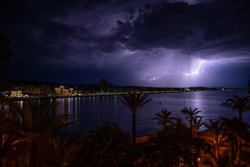 Tormenta con rayos sobre el Mar Mediterráneo, Peñiscola, Castellon, España