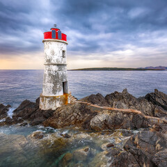 Obraz premium Dramatic gloomy view of Capo Ferro Lighthouse.