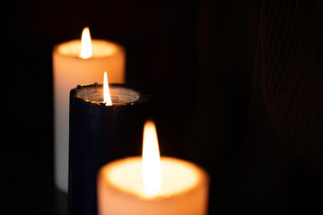 CANDLES WITH FLAMES OR SMOKE