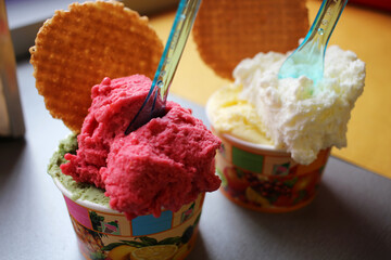 赤と白のジェラート