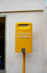 ヴァチカンの黄色いポスト