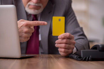 Old male employee in ecommerce concept