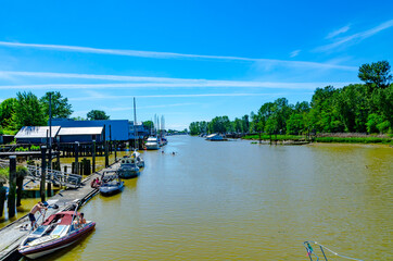 Fototapeta premium Fraser river, sunny blue sky