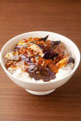 麻婆茄子丼
