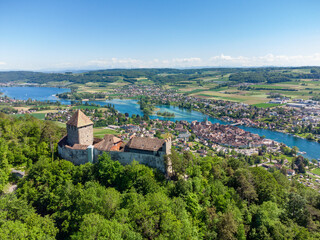 Fototapeta na wymiar Die Burg Hohenklingen mit Blick auf Stein am Rhein und die Werd-Inseln