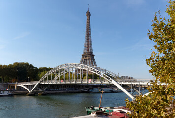 Debilly footbridge in the 7th arrondissement of Paris - obrazy, fototapety, plakaty
