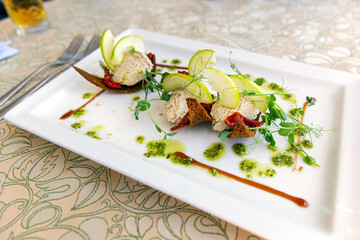 Forshmak on crispy bread