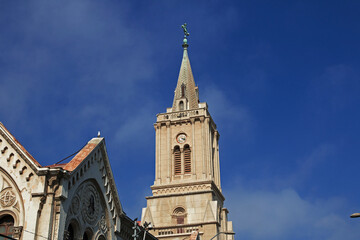 Fototapeta na wymiar Iglesia Sagrados Corazones in Valparaiso, Pacific coast, Chile