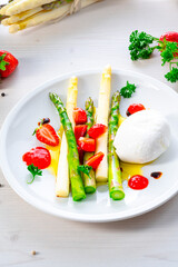 Burrata cheese with asparagus and strawberries