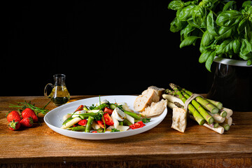 Asparagus salad with strawberries, tomatoes and goat cheese