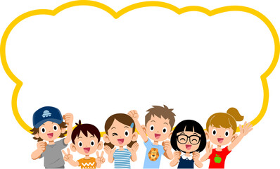 半袖の服を着た元気な子どもたちの上半身とふきだし
