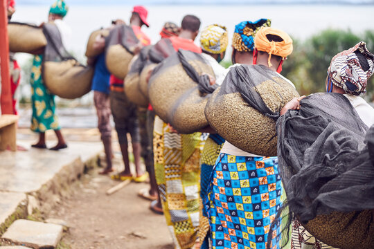 African emplayers are working with coffee beans production at washing center