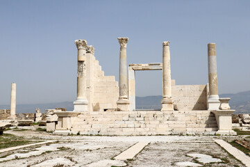 Fototapeta premium main temple in Laodicea on the Lycus - ancient city in Turkey