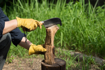 薪割り　キャンプ