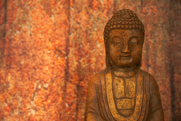 imagen de buda sobre un fondo color oxido