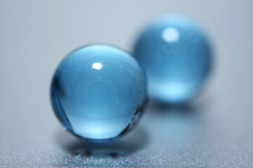 青いビー玉