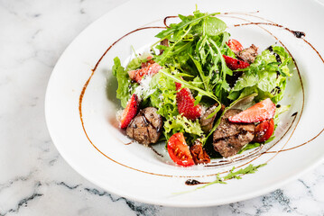 salad with strawberries and duck liver